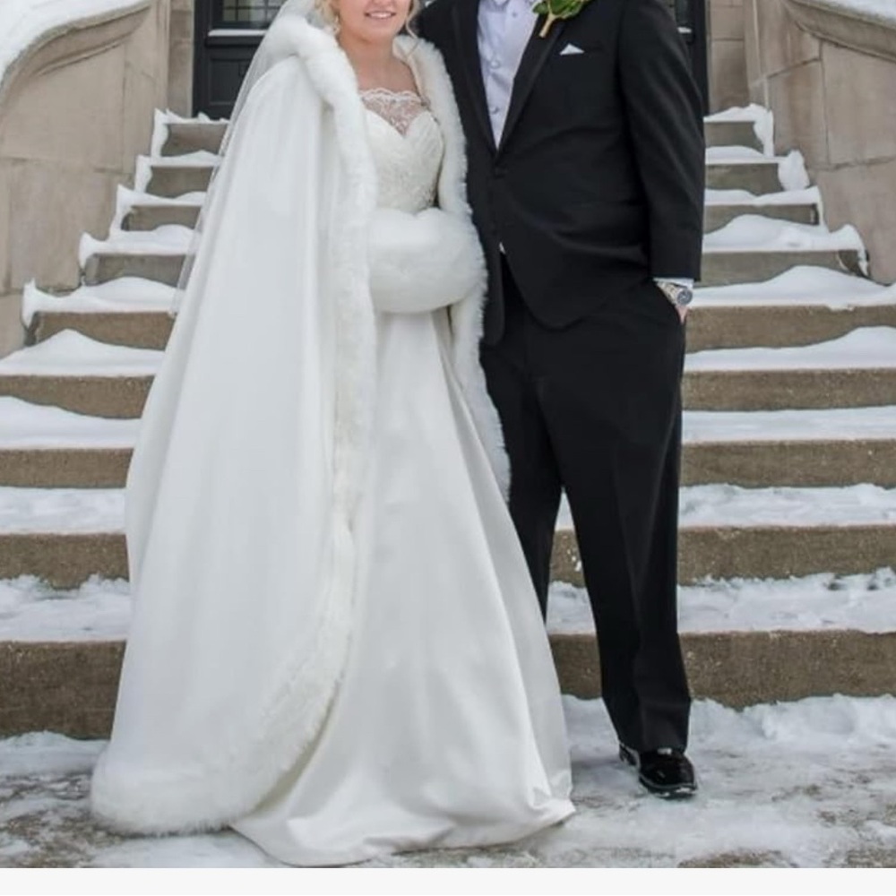 Elegant Ivory Bridal Cape